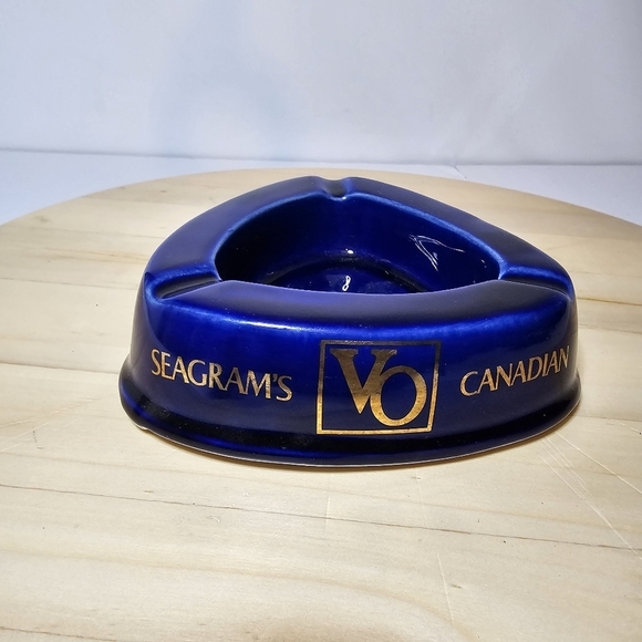 Seagrams VO Canadian Ceramic Ashtray Triangle Cobalt Blue With Gold Lettering ho - Picture 1 of 8